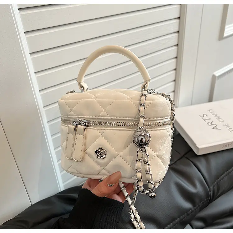 White Rhombic Chain Mini Shoulder Bag for Women — feature 15