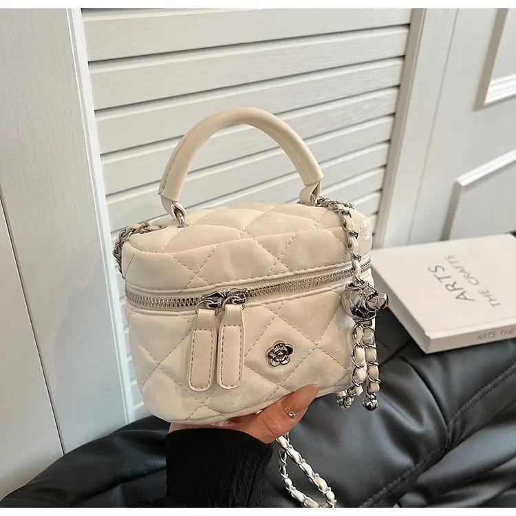 White Rhombic Chain Mini Shoulder Bag for Women — feature 16