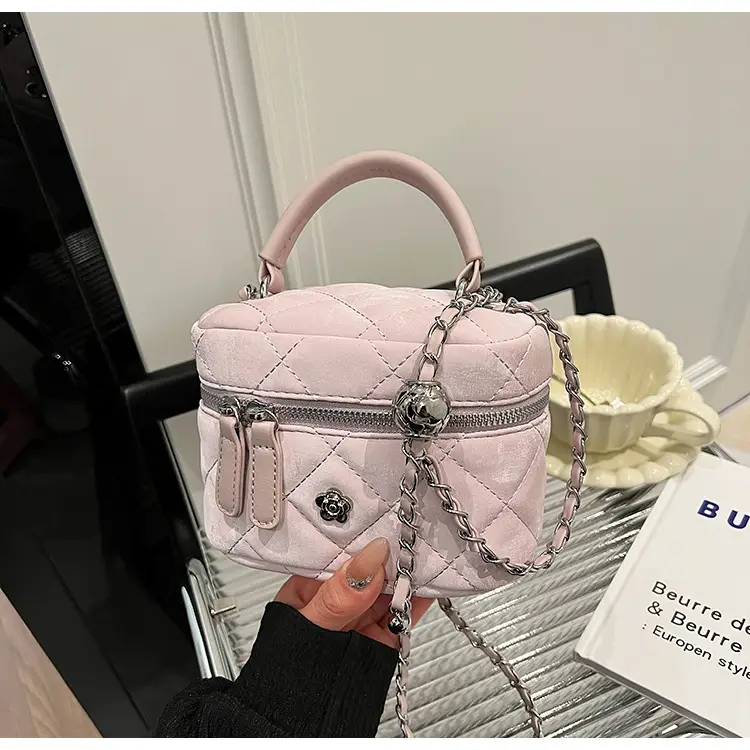 White Rhombic Chain Mini Shoulder Bag for Women — feature 17