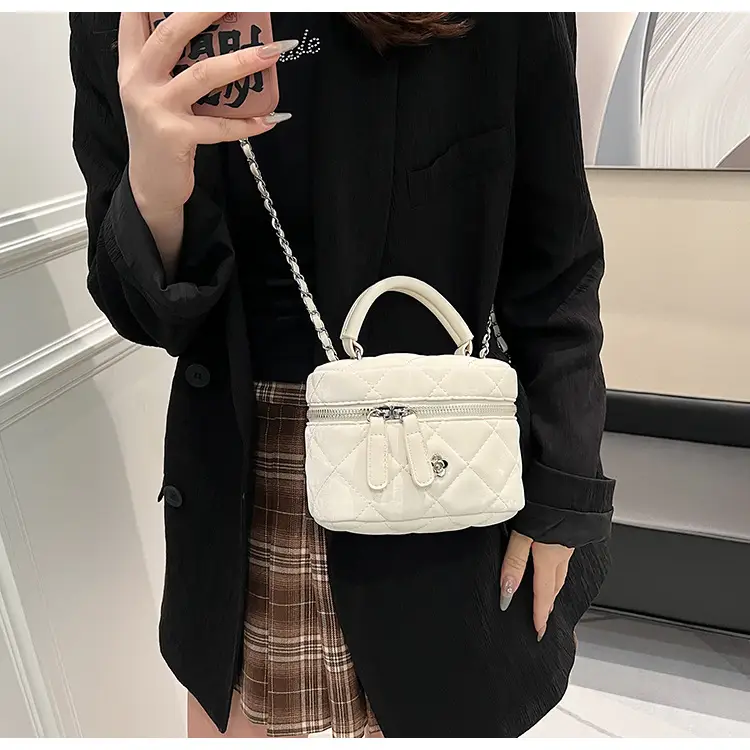 White Rhombic Chain Mini Shoulder Bag for Women — feature 19