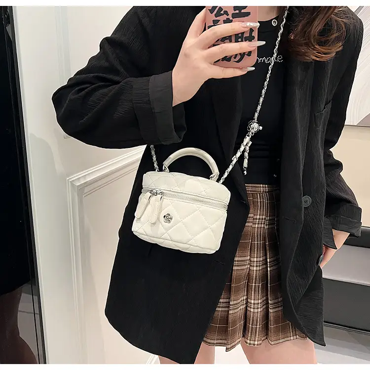 White Rhombic Chain Mini Shoulder Bag for Women — feature 20