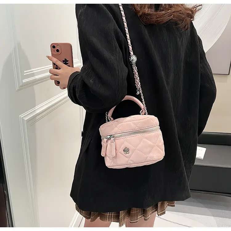 White Rhombic Chain Mini Shoulder Bag for Women — feature 21
