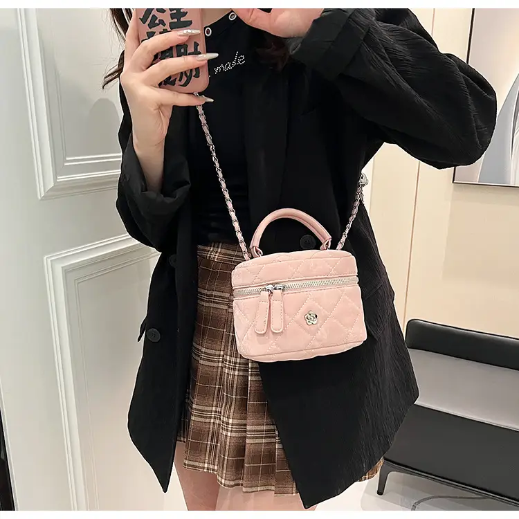 White Rhombic Chain Mini Shoulder Bag for Women — feature 22