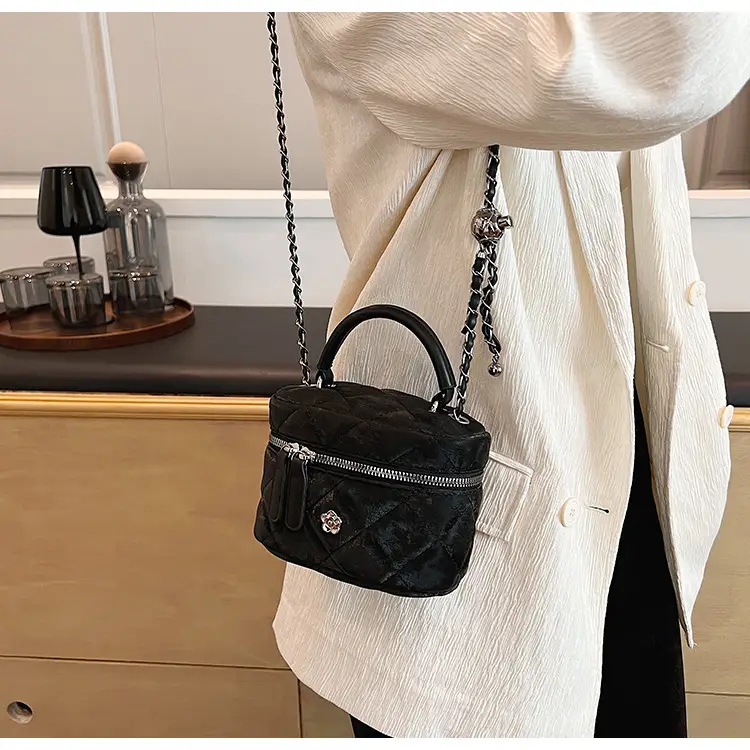 White Rhombic Chain Mini Shoulder Bag for Women — feature 23