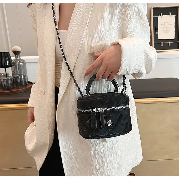 White Rhombic Chain Mini Shoulder Bag for Women — feature 24