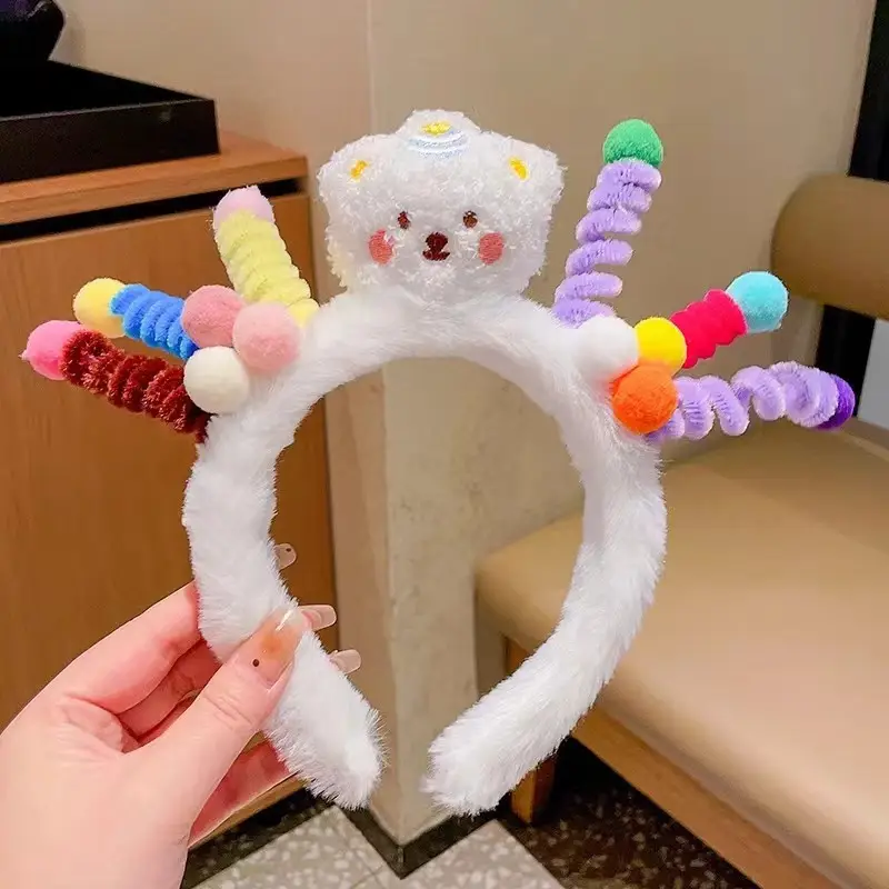 White hat bear twist stick