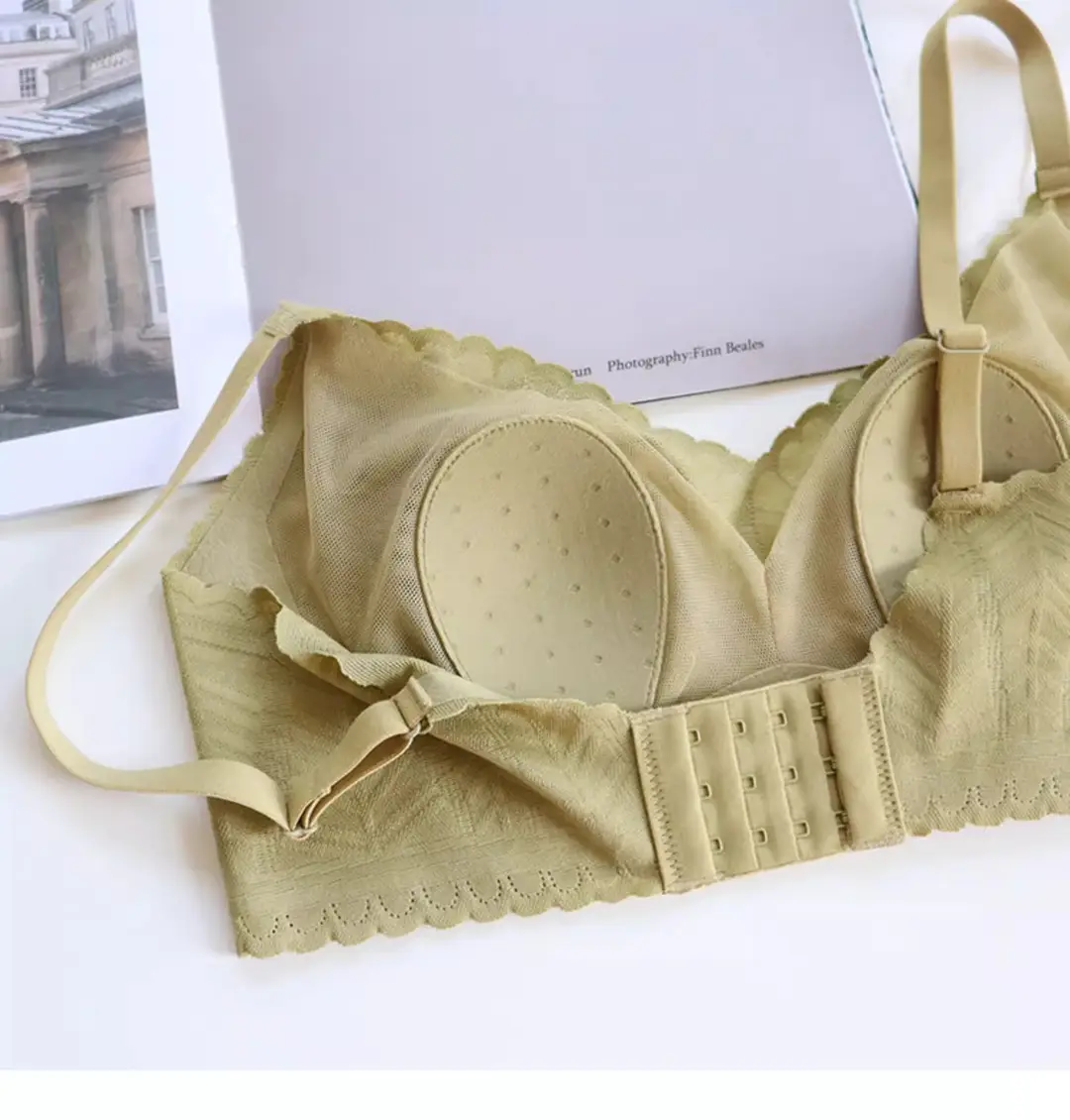 Summer lightweight seamless breathable underwear big chest small comfortable push up breast collection without steel ring lace latex bra — feature 31