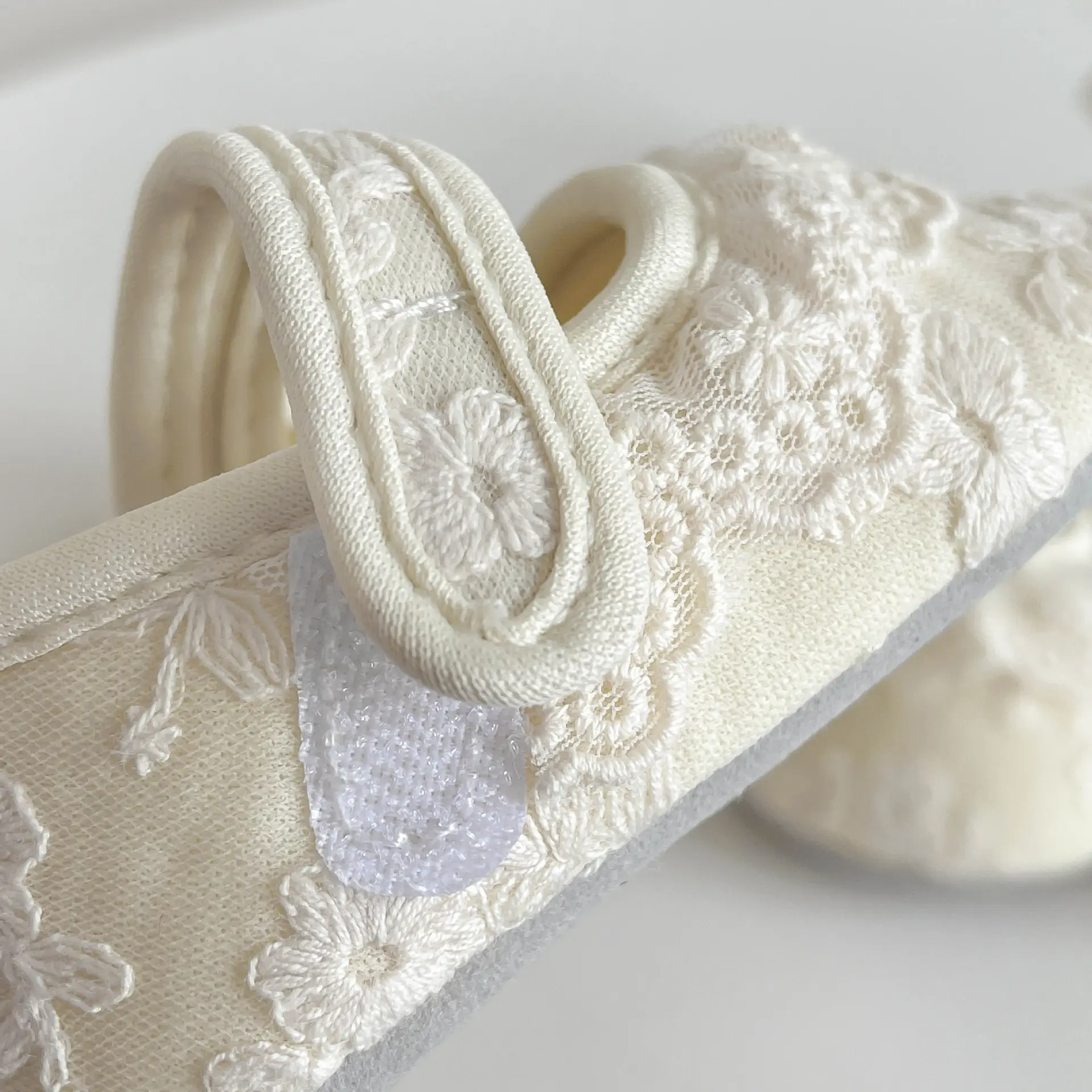 Newborn Lace Baby Shoes White Non-Slip Floor — feature 9