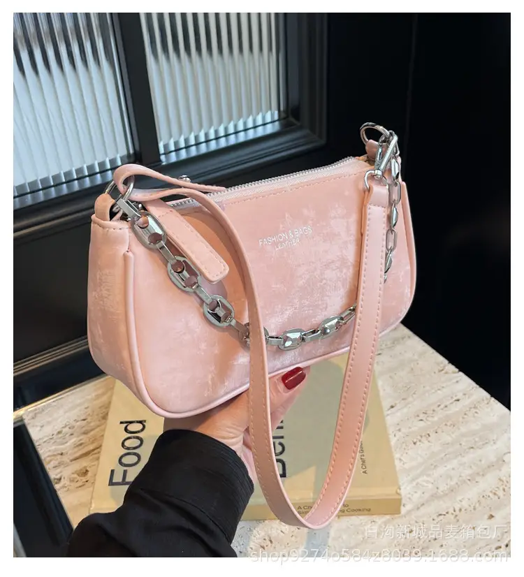 Black Chain Shoulder Bag for Women 2026 — feature 1