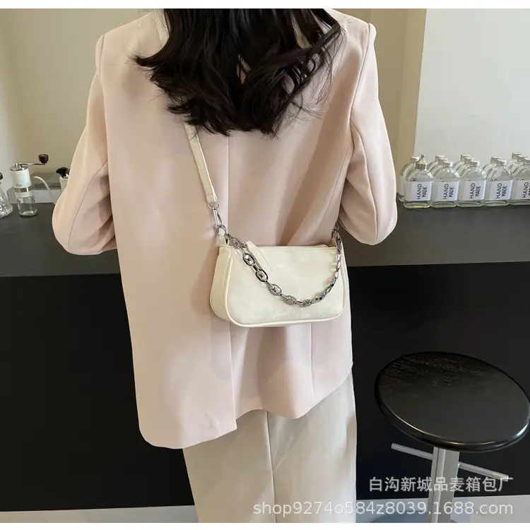 Black Chain Shoulder Bag for Women 2026 — feature 18
