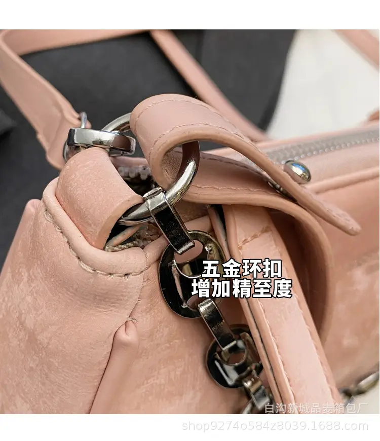 Black Chain Shoulder Bag for Women 2026 — feature 7