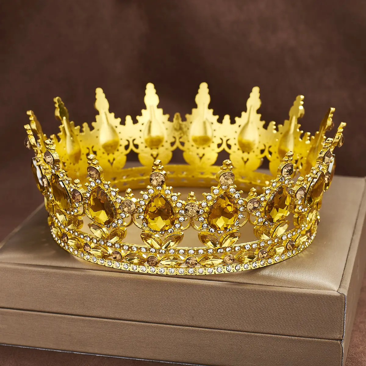 European Baroque Full Circle Rhinestone Crown Hair Accessory — feature 11