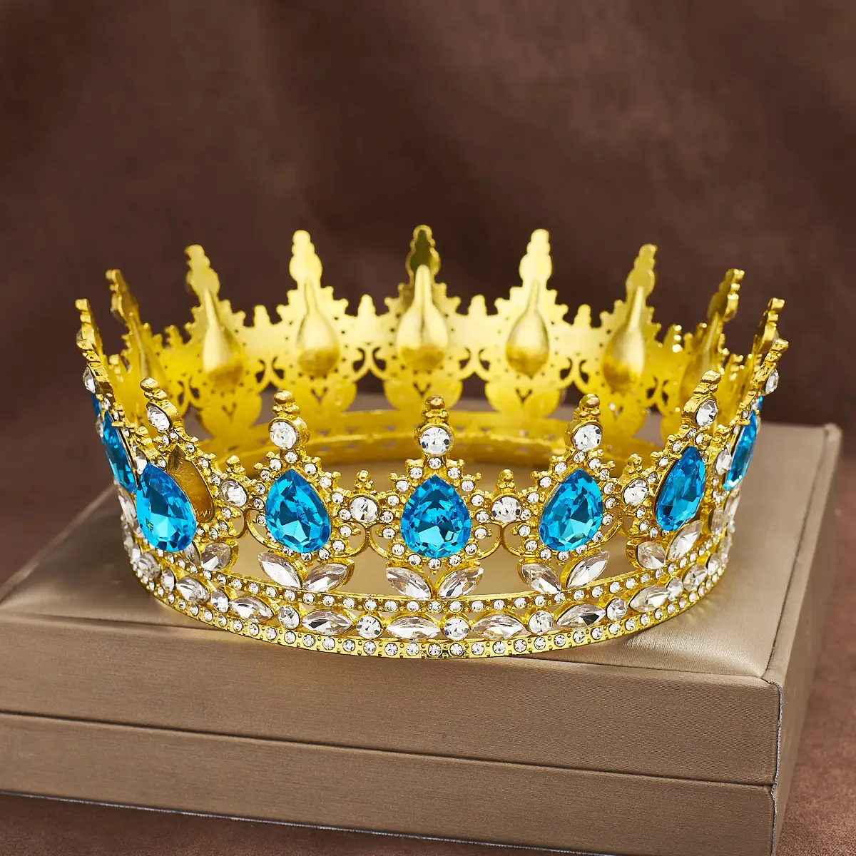 European Baroque Full Circle Rhinestone Crown Hair Accessory — feature 21