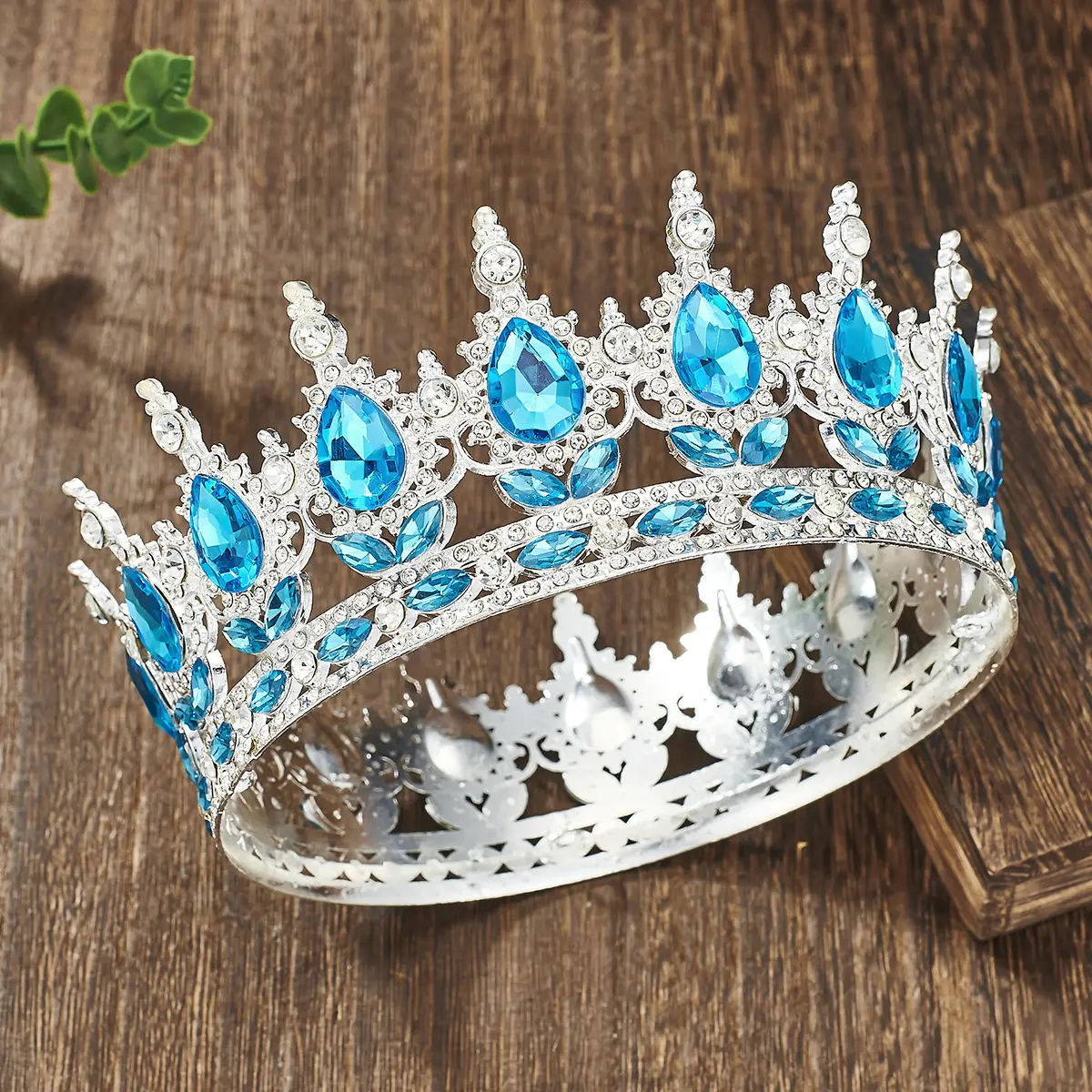 European Baroque Full Circle Rhinestone Crown Hair Accessory — feature 22