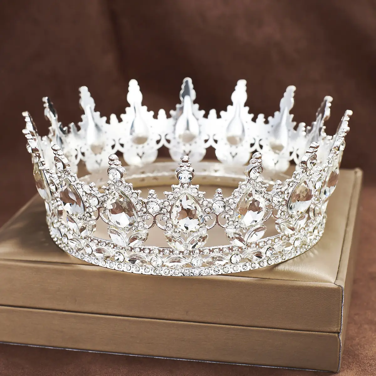 European Baroque Full Circle Rhinestone Crown Hair Accessory — feature 25