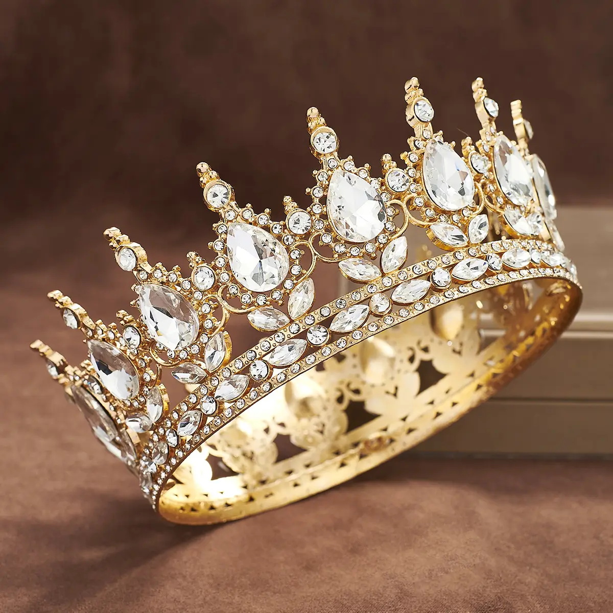 European Baroque Full Circle Rhinestone Crown Hair Accessory — feature 6