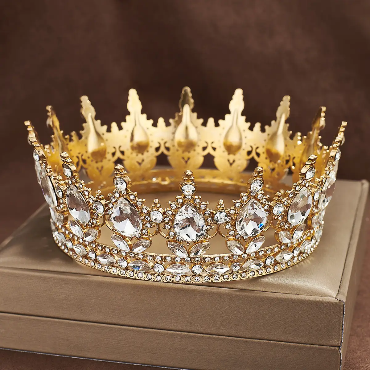 European Baroque Full Circle Rhinestone Crown Hair Accessory — feature 7