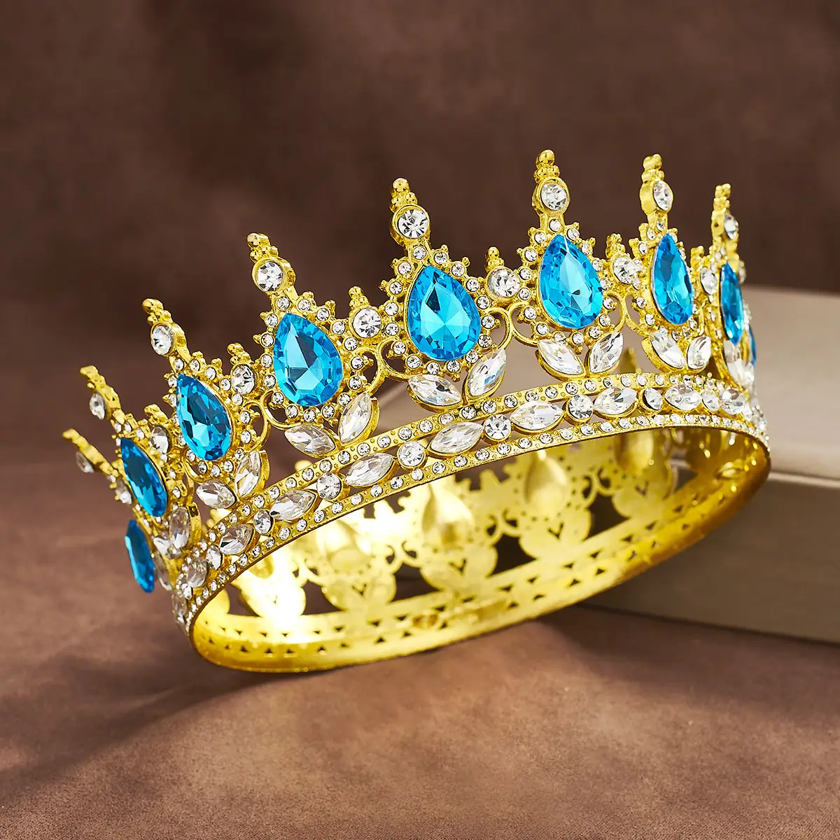 European Baroque Full Circle Rhinestone Crown Hair Accessory - Image 6