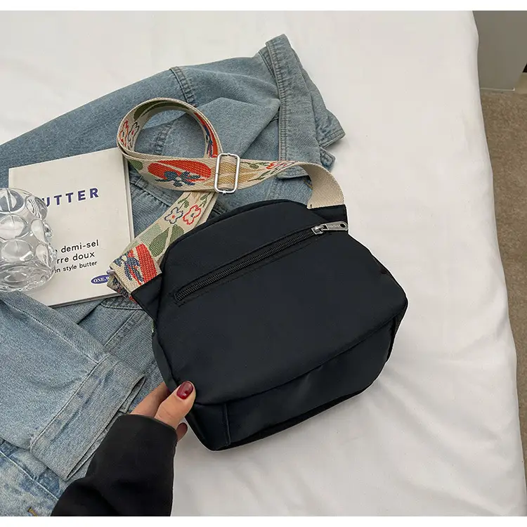 Women's Crossbody Bag Canvas Spring 2026 — feature 18