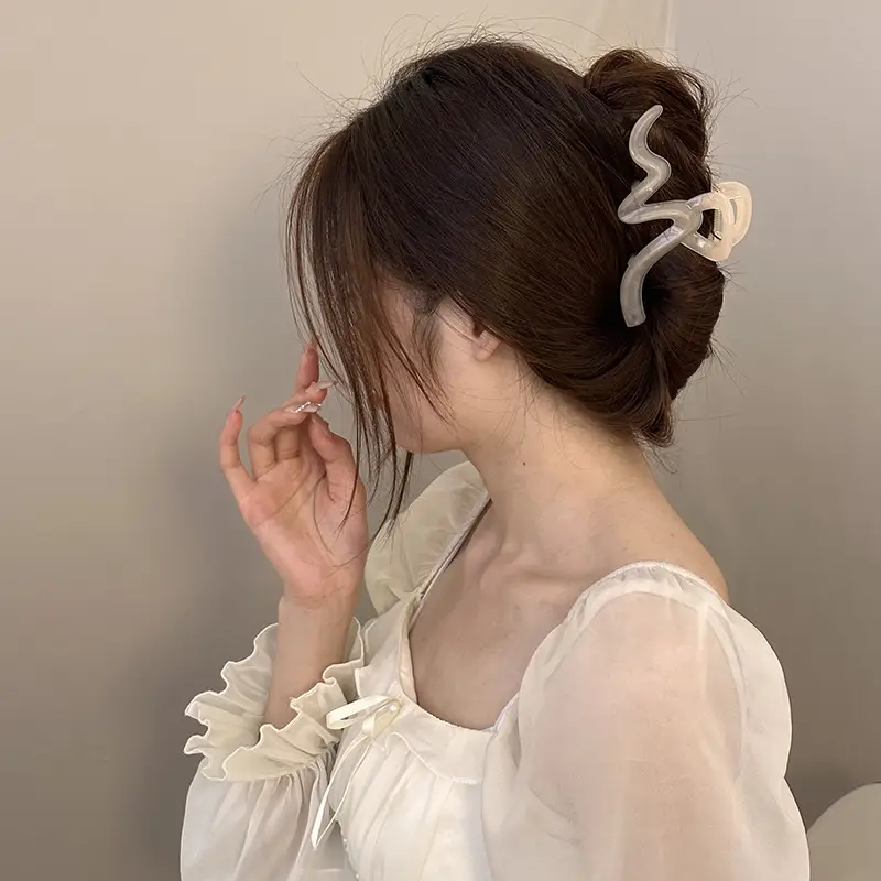 Women's Large Hair Clip for Volume & Grip - Image 8