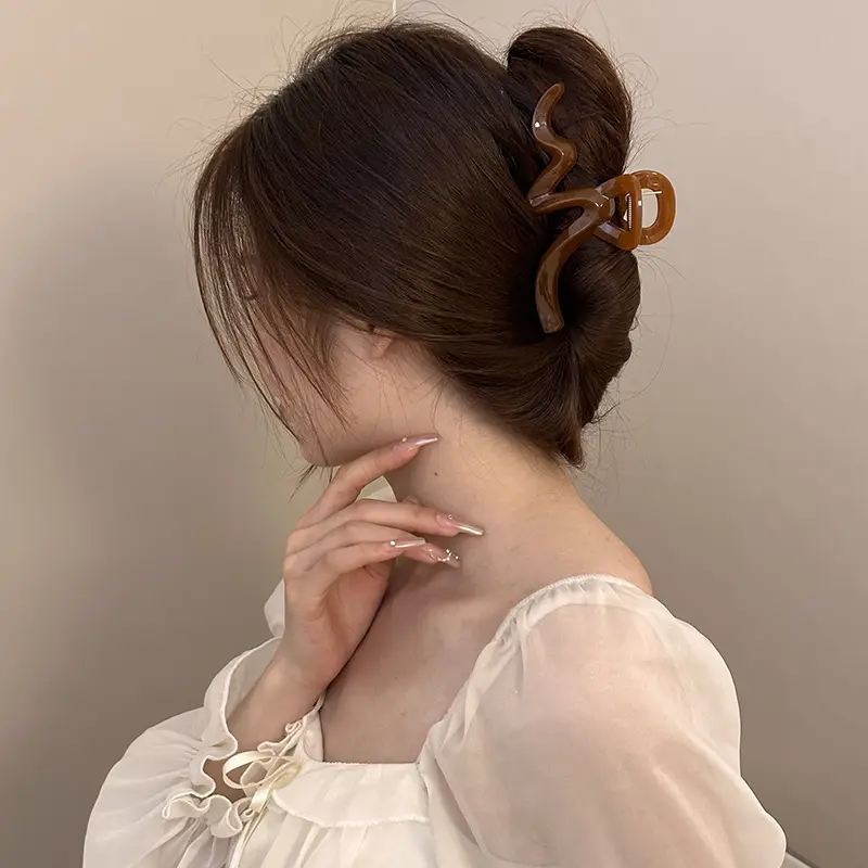 Women's Large Hair Clip for Volume & Grip - Image 10