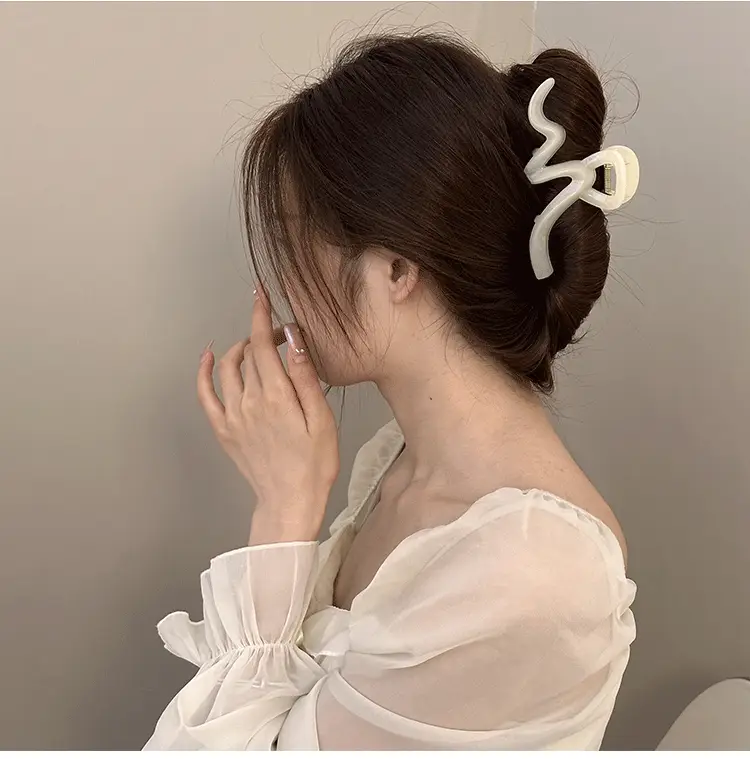 Women's Large Hair Clip for Volume & Grip — feature 12