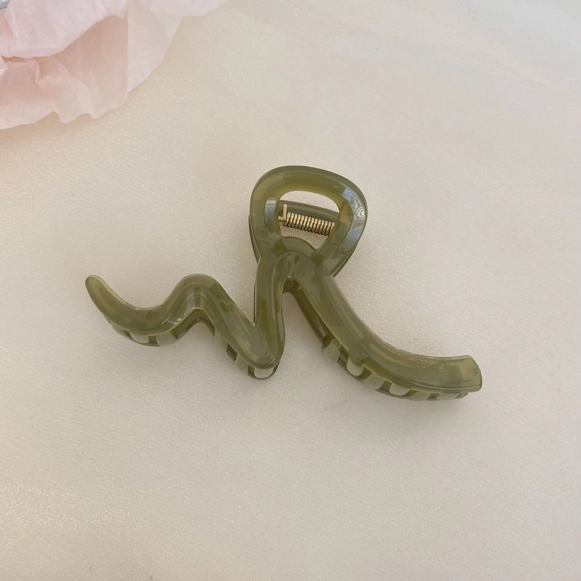 Women's Large Hair Clip for Volume & Grip - Image 2