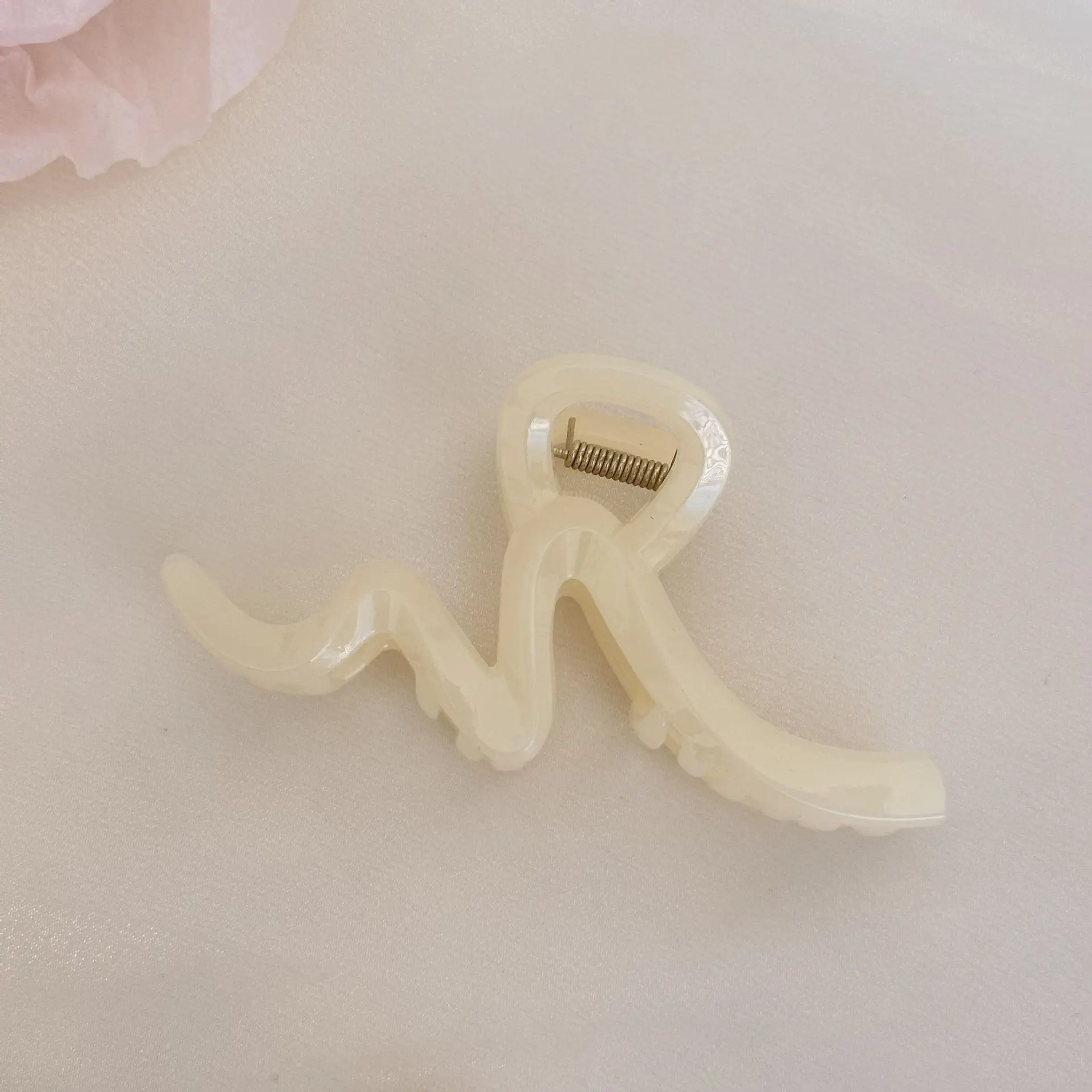 Women's Large Hair Clip for Volume & Grip - Image 3