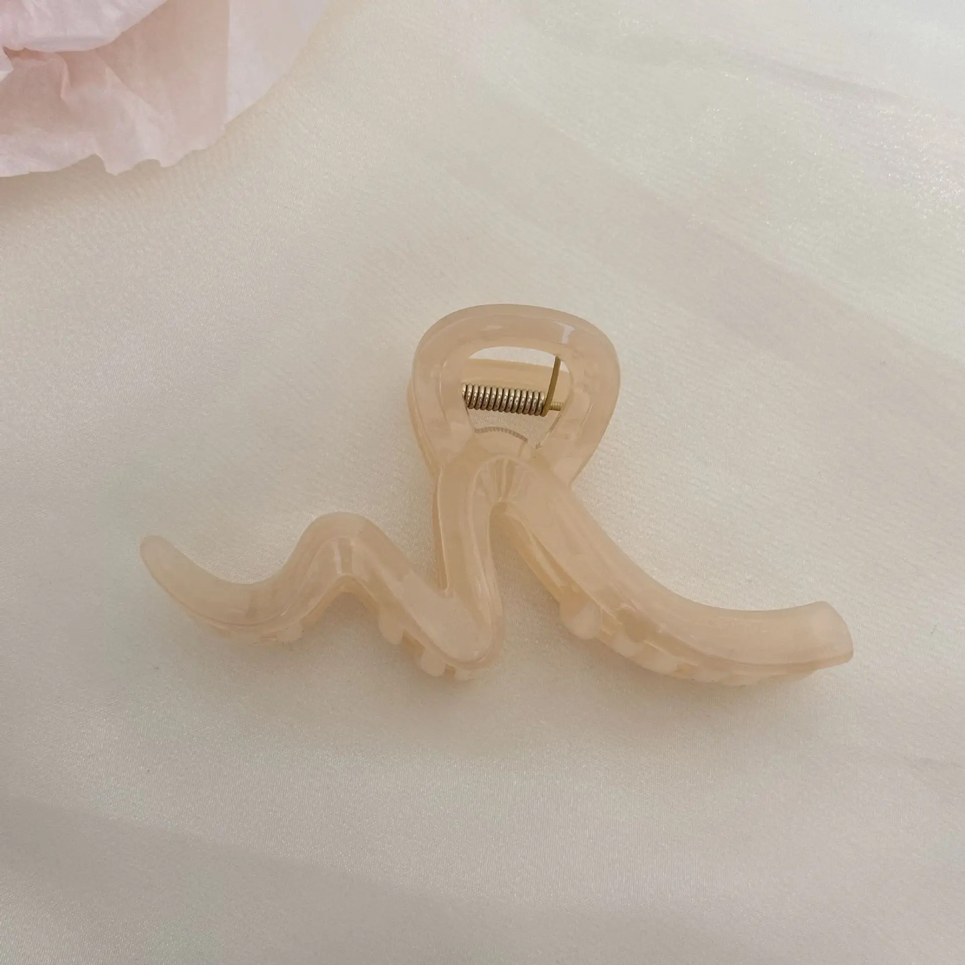 Women's Large Hair Clip for Volume & Grip - Image 4