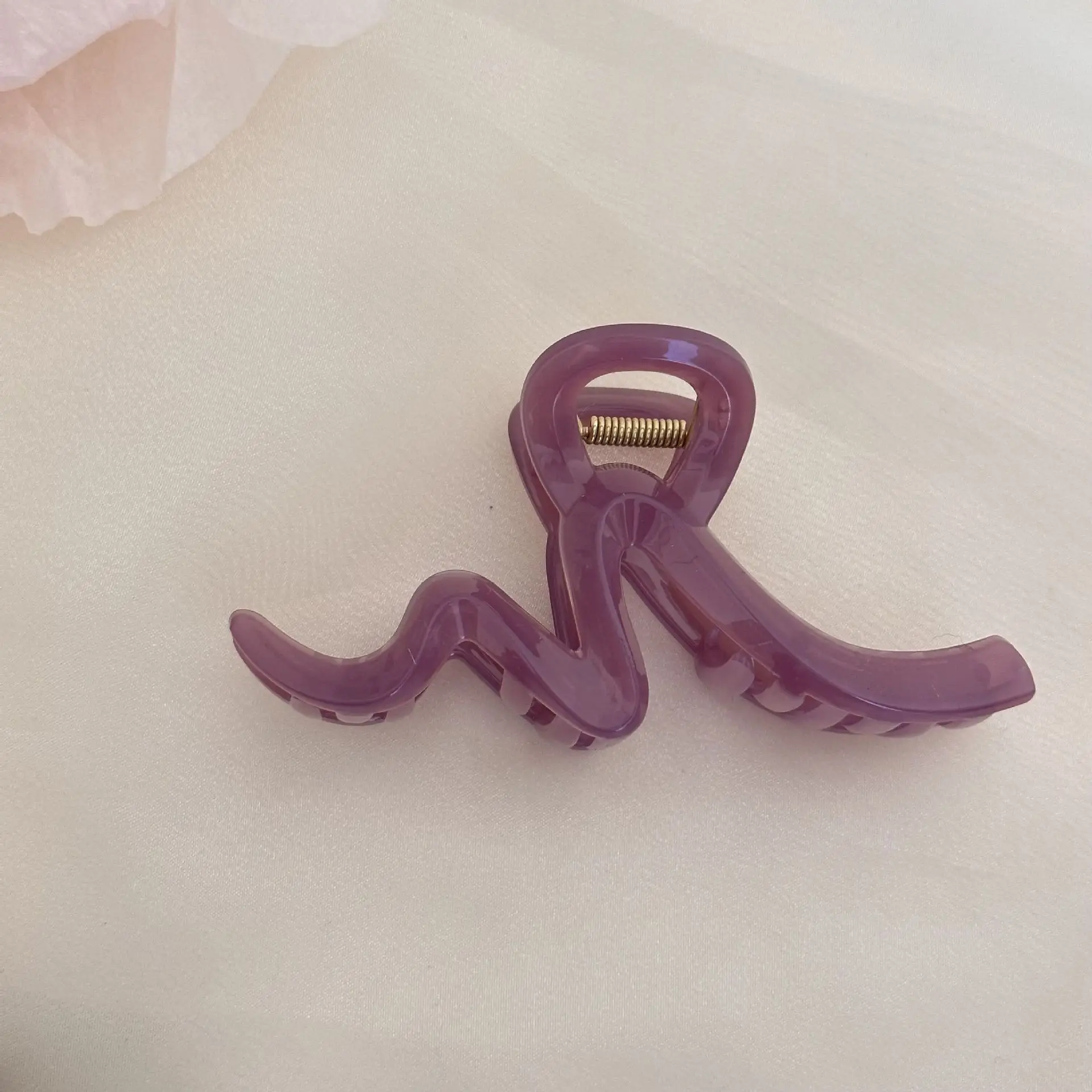Women's Large Hair Clip for Volume & Grip - Image 5