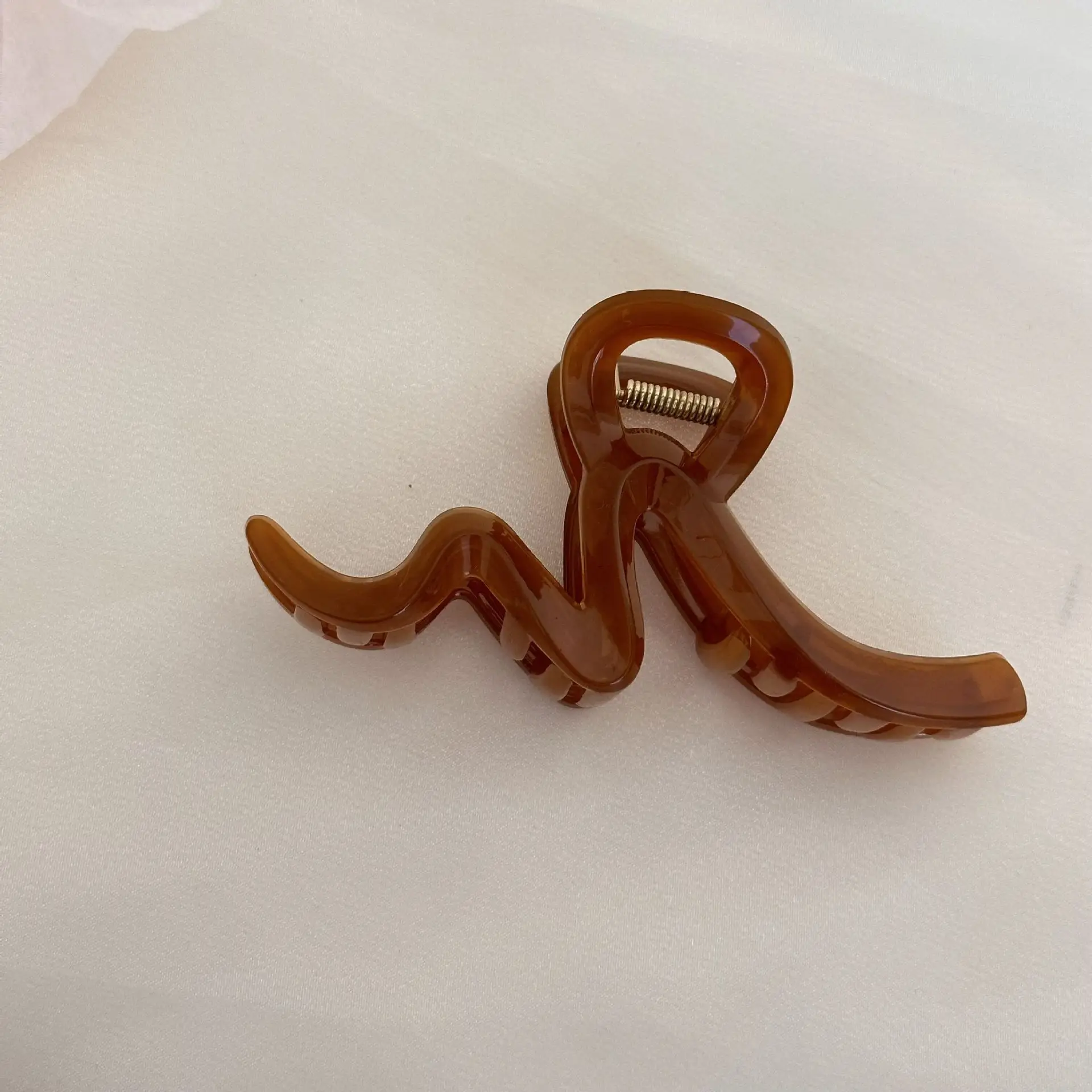 Women's Large Hair Clip for Volume & Grip - Image 6