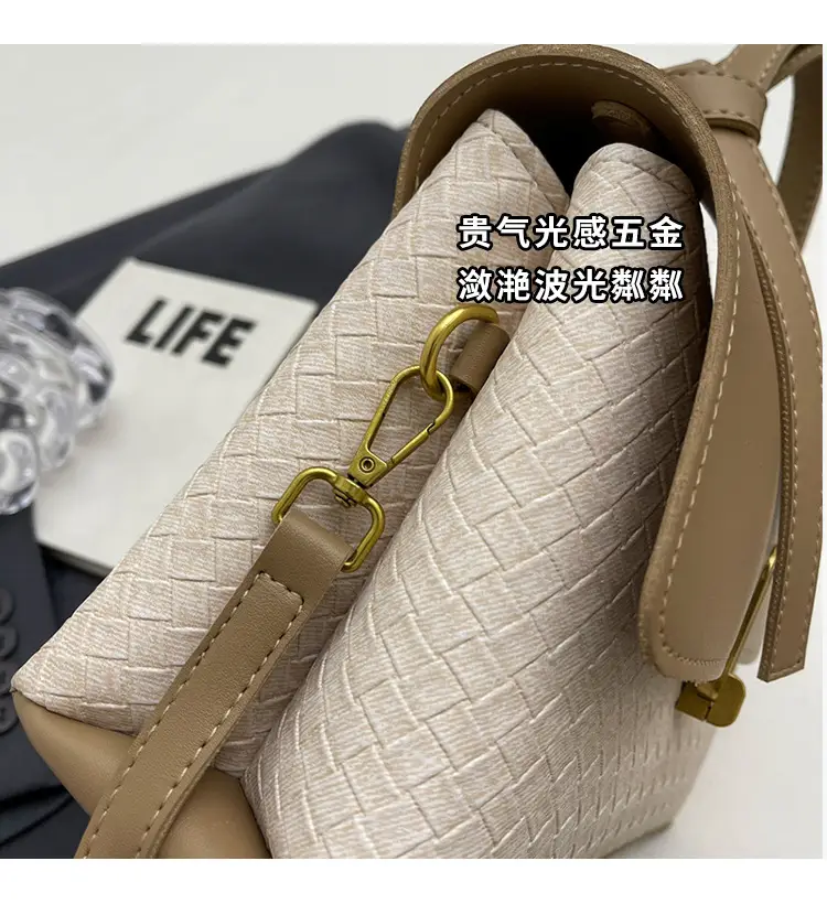 Women's Beige White Textured Shoulder Bag with Gold Clasp — feature 4