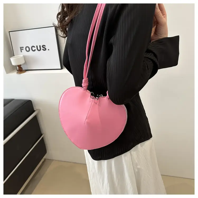 Heart-Shaped Women's Shoulder Bag Beige 2024 — feature 13