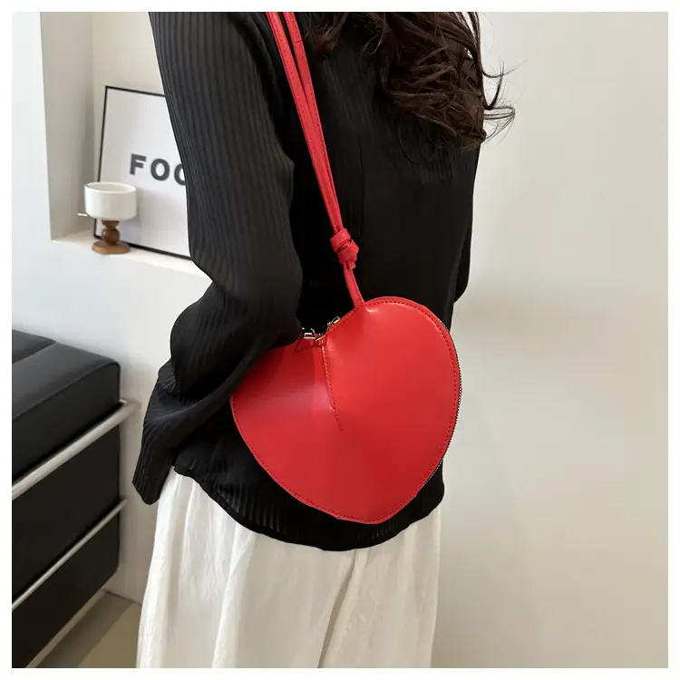 Heart-Shaped Women's Shoulder Bag Beige 2024 — feature 15