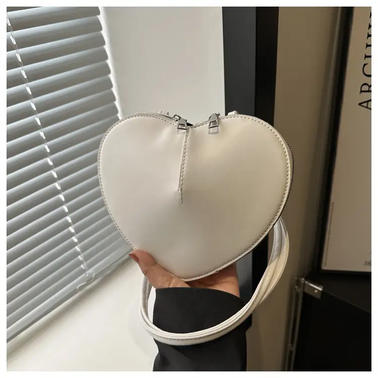 Heart-Shaped Women's Shoulder Bag Beige 2024 — feature 21