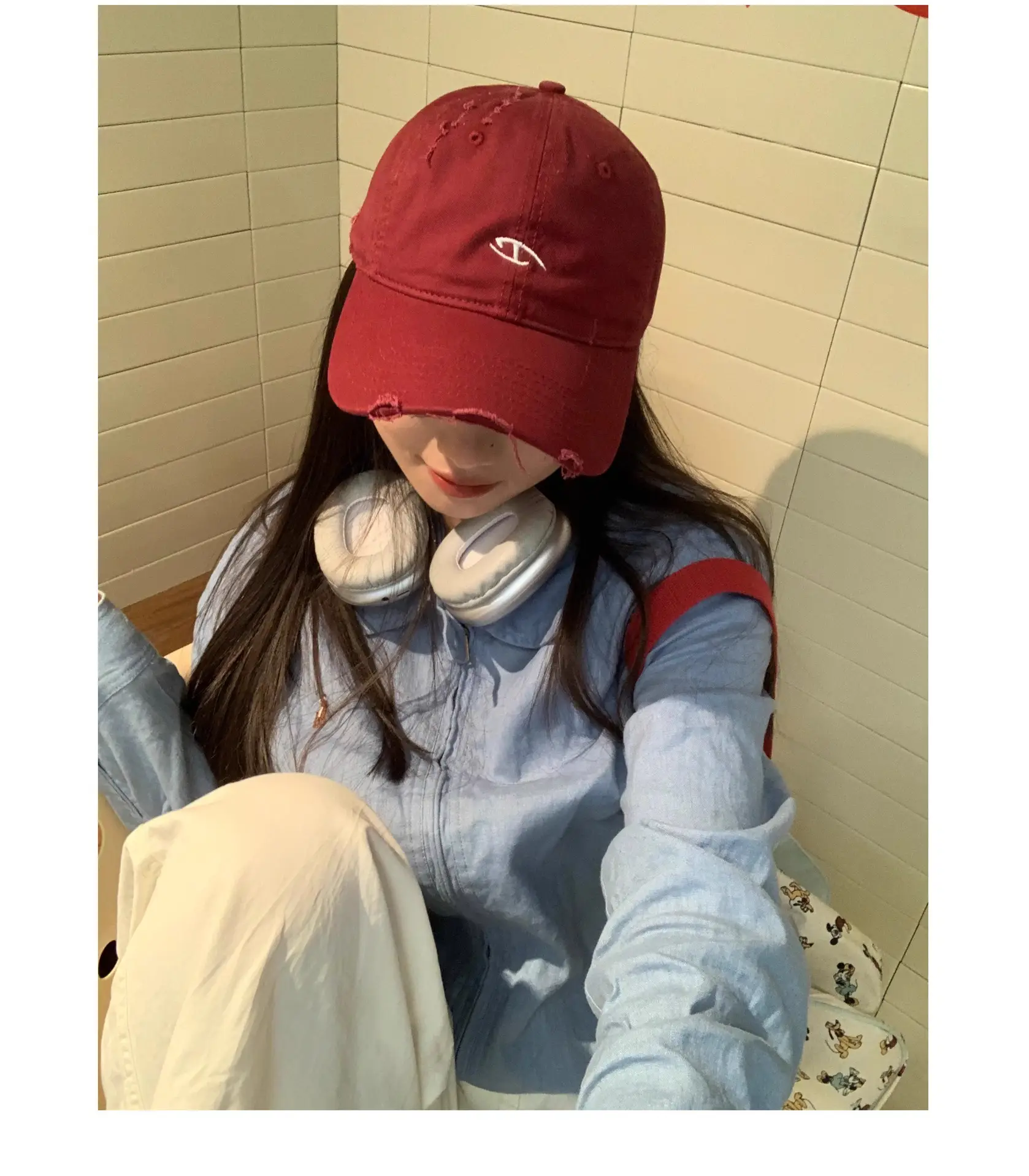 Women Embroidered Duckbill Cap Face-Slimming Baseball Cap — feature 1
