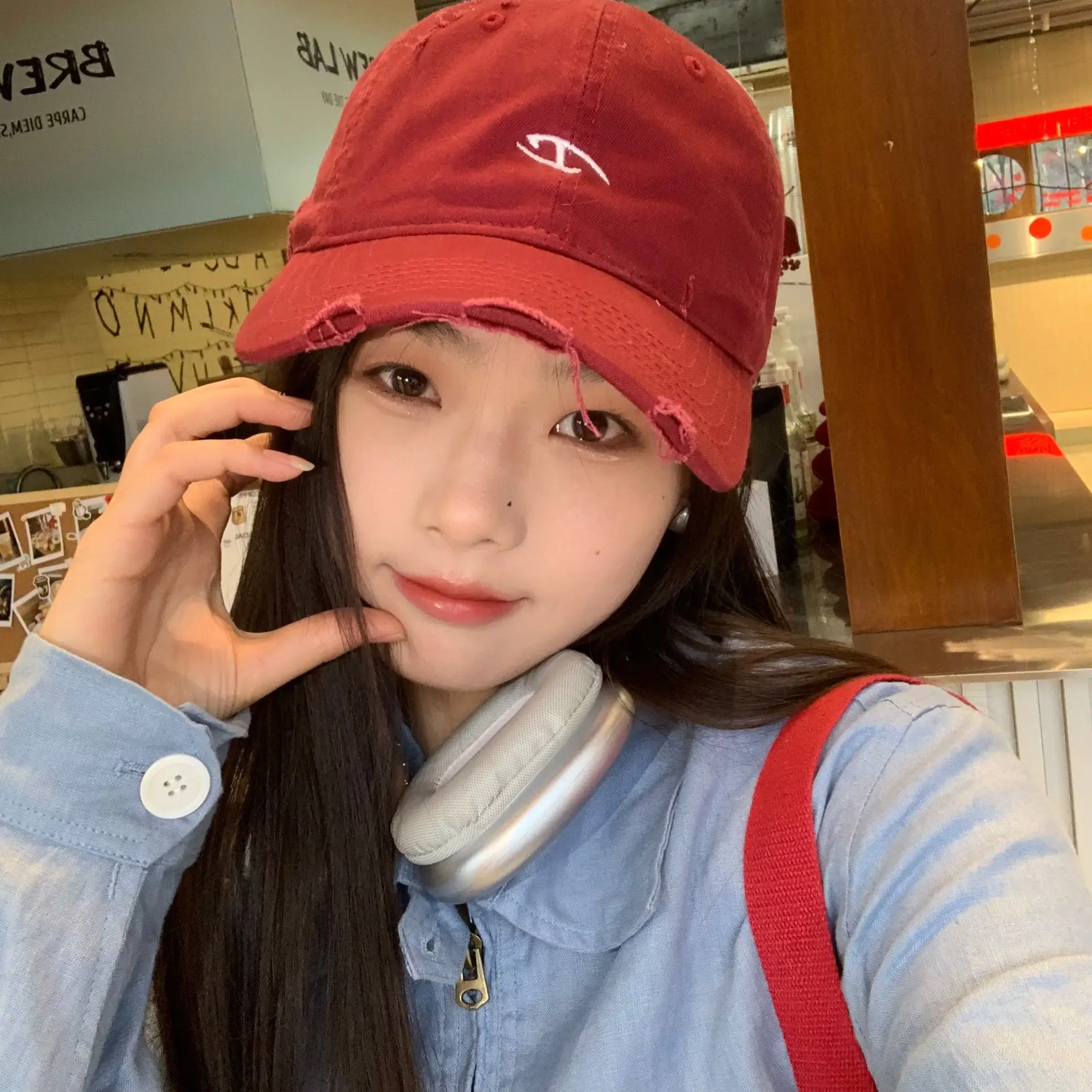 Women Embroidered Duckbill Cap Face-Slimming Baseball Cap — feature 11