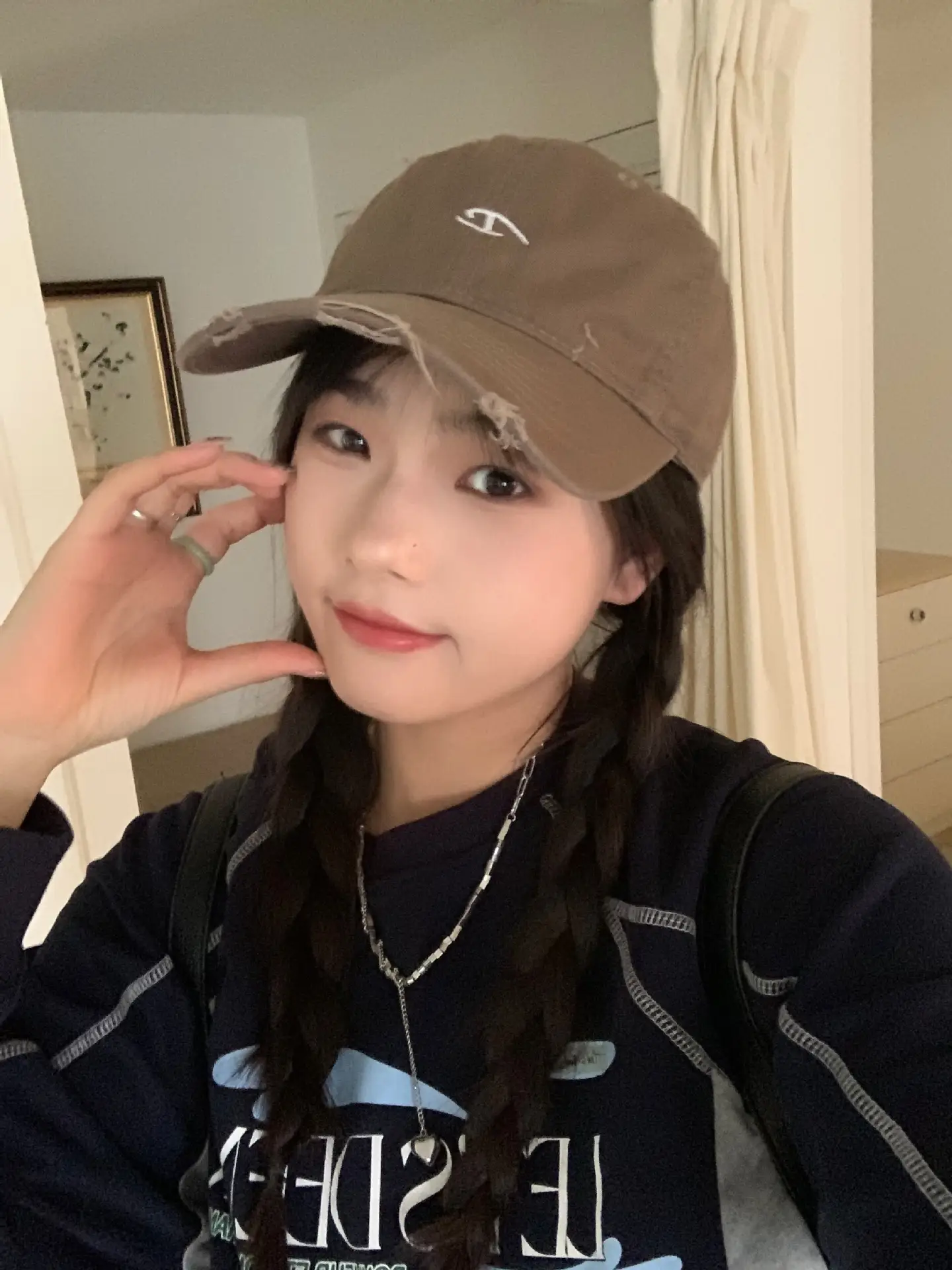 Women Embroidered Duckbill Cap Face-Slimming Baseball Cap — feature 25