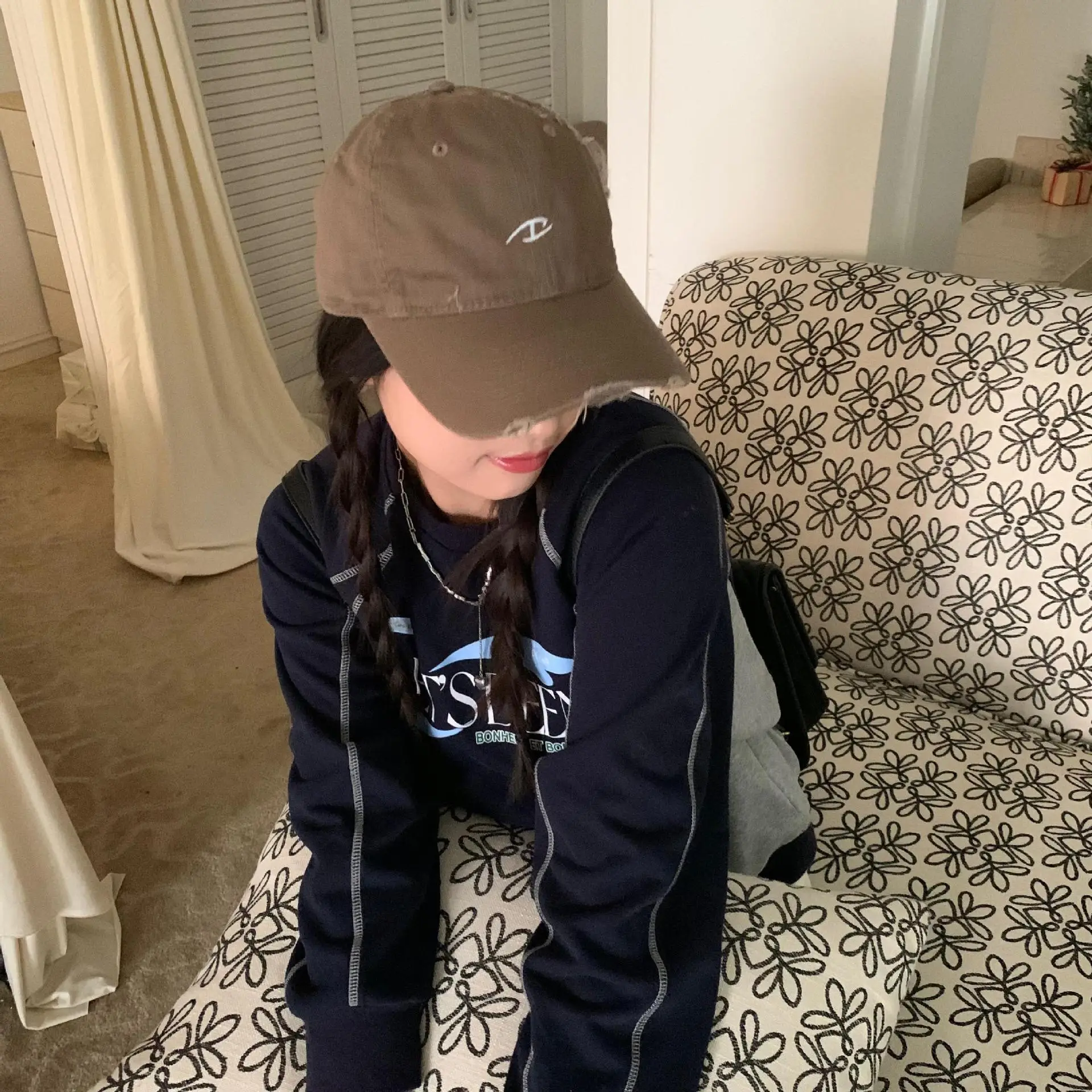 Women Embroidered Duckbill Cap Face-Slimming Baseball Cap — feature 27