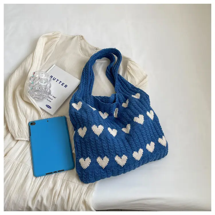 Heart-Shaped Knitted Women's Shoulder Bag — feature 11