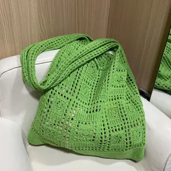 Heart-Shaped Knitted Women's Shoulder Bag — feature 2