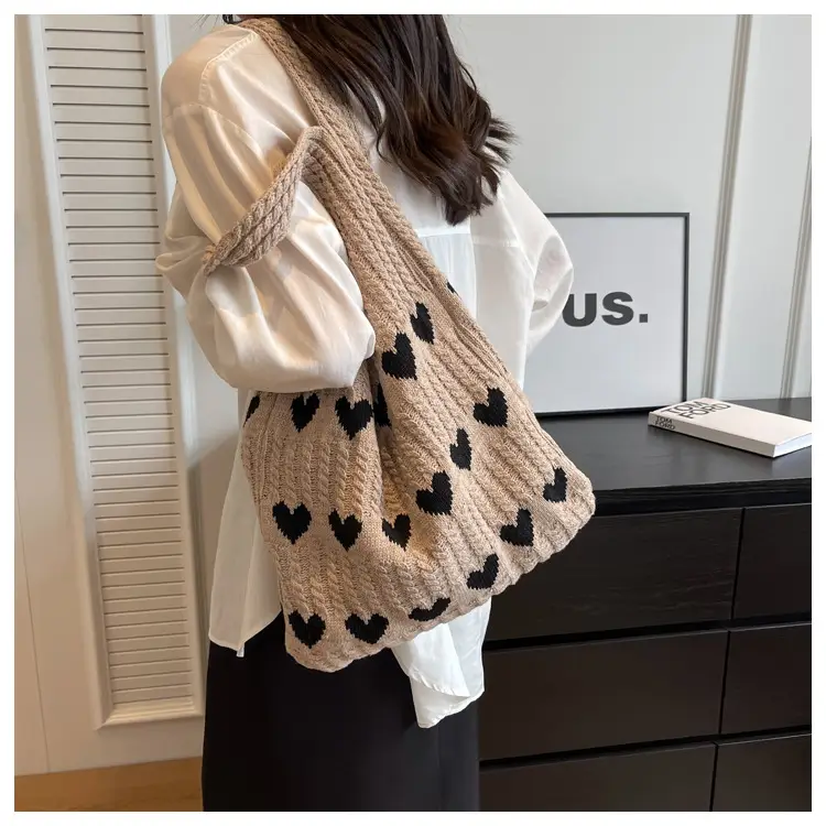 Heart-Shaped Knitted Women's Shoulder Bag — feature 29