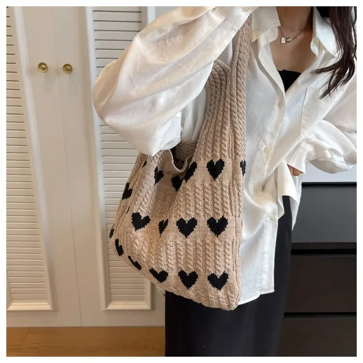 Heart-Shaped Knitted Women's Shoulder Bag — feature 31