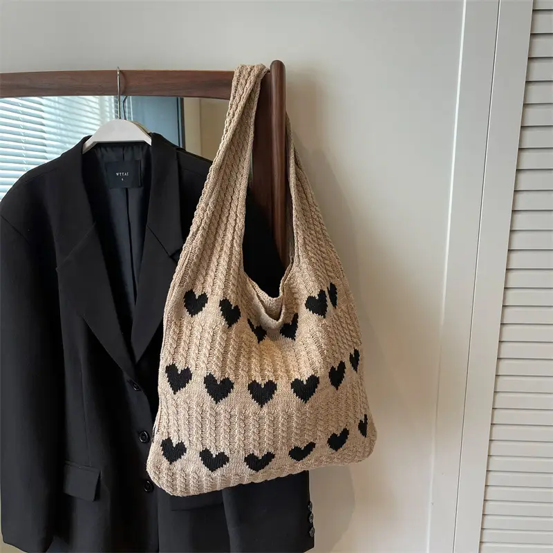 Heart-Shaped Knitted Women's Shoulder Bag - Image 4
