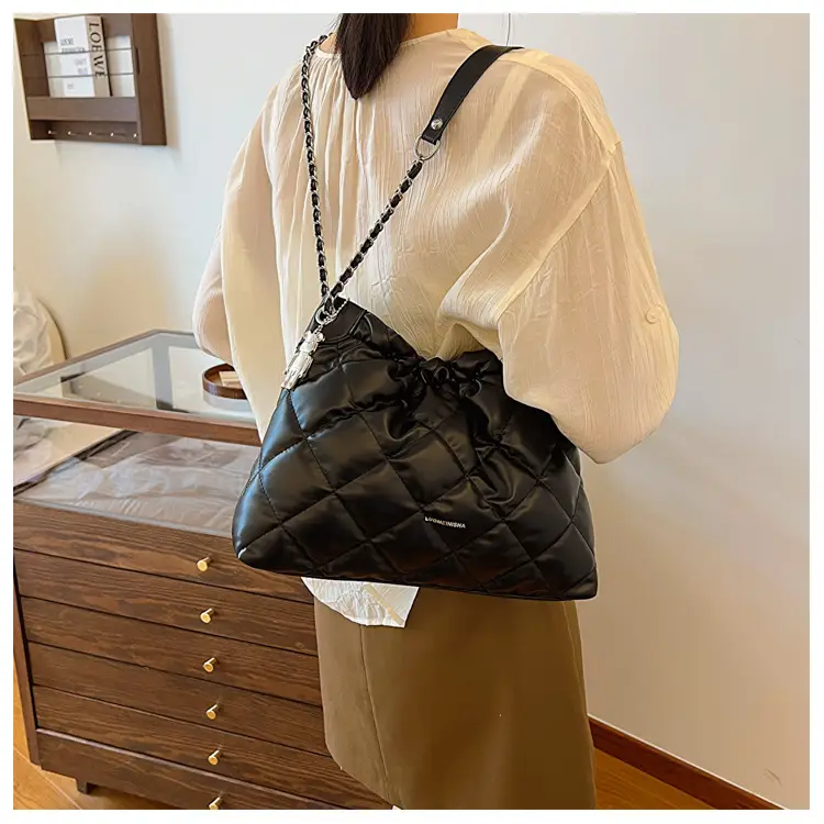 Women Rhombus Chain Bucket Bag Large Capacity Cream — feature 11