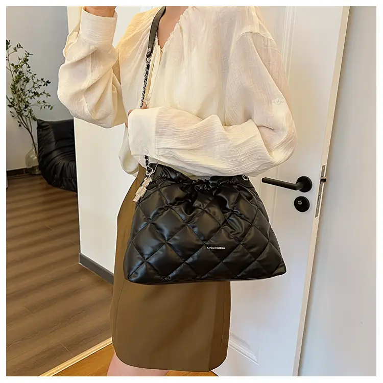 Women Rhombus Chain Bucket Bag Large Capacity Cream — feature 12