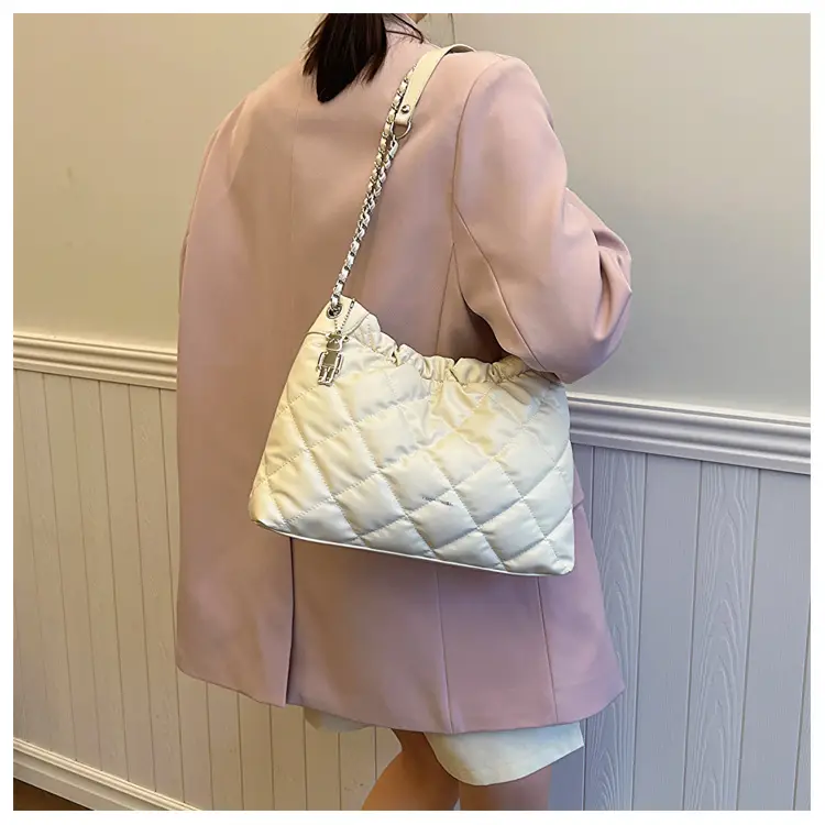 Women Rhombus Chain Bucket Bag Large Capacity Cream — feature 8