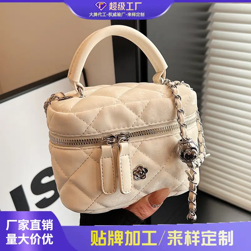Women Diamond Pattern Chain Shoulder Bag 2026 - Image 5