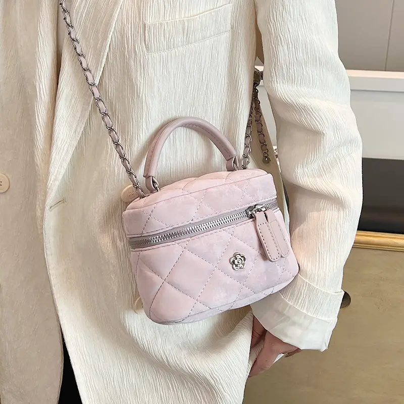 Women Diamond Pattern Chain Shoulder Bag 2026 - Image 8