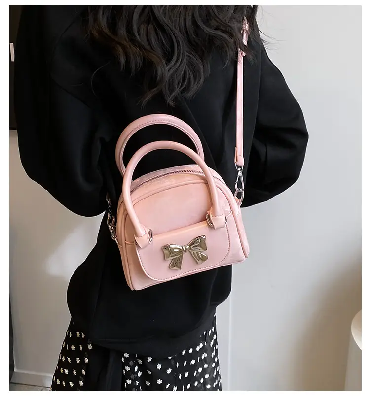 Women Diamond Pattern Chain Shoulder Bag 2026 — feature 10